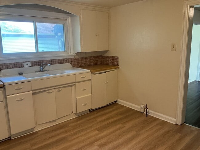 Building Photo - 3 bedroom Single Family