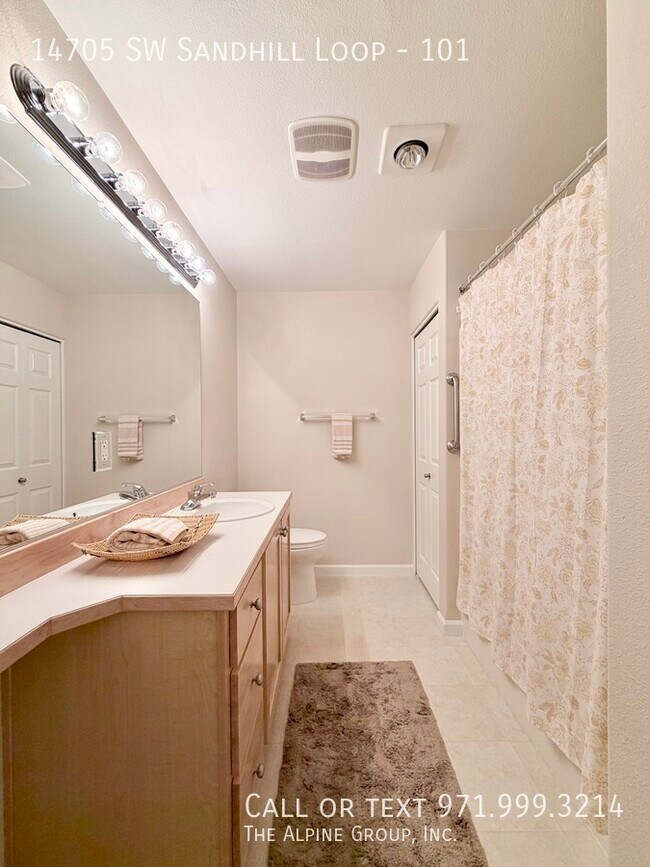 Building Photo - 14705 SW Sandhill Loop