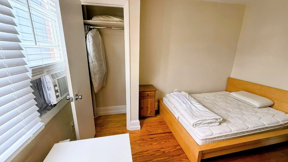 Building Photo - 617 Irving St NW