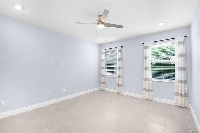 Building Photo - 4914 SW Montclair Dr