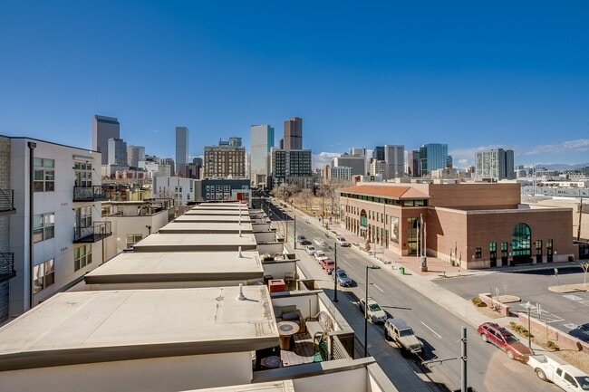 Building Photo - 2426 Welton St