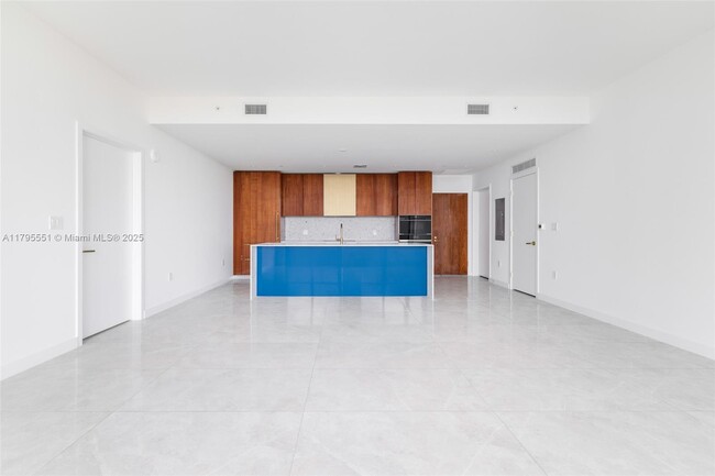 Building Photo - 2678 Tigertail Ave