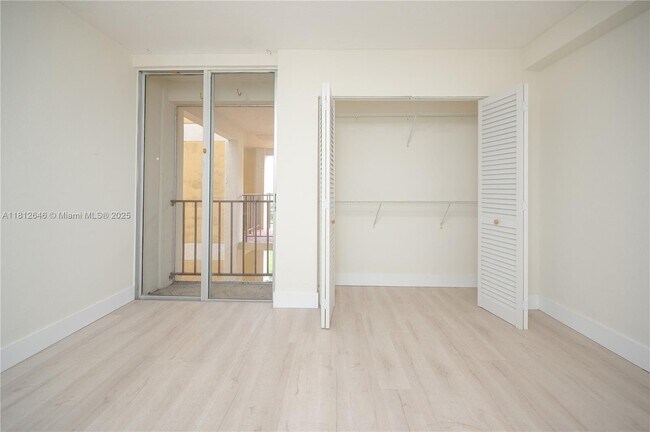 Building Photo - 9210 Fontainebleau Blvd