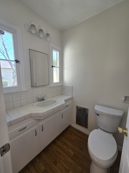 Back Bathroom - 13644 Leadwell St