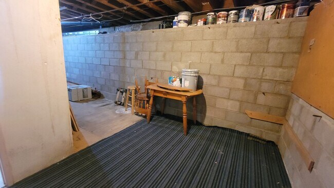 Building Photo - Charming 3-Bedroom 2-Bath with Mountain Vi...