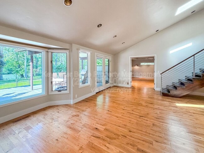 Building Photo - 4780 N Riverfront Dr