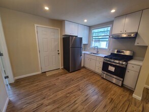 Building Photo - Live in Style! Fully Updated 2-Bedroom in ...