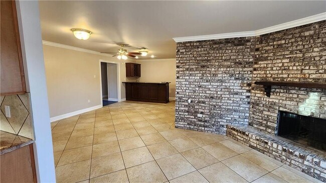 Building Photo - 2213 Stall Dr