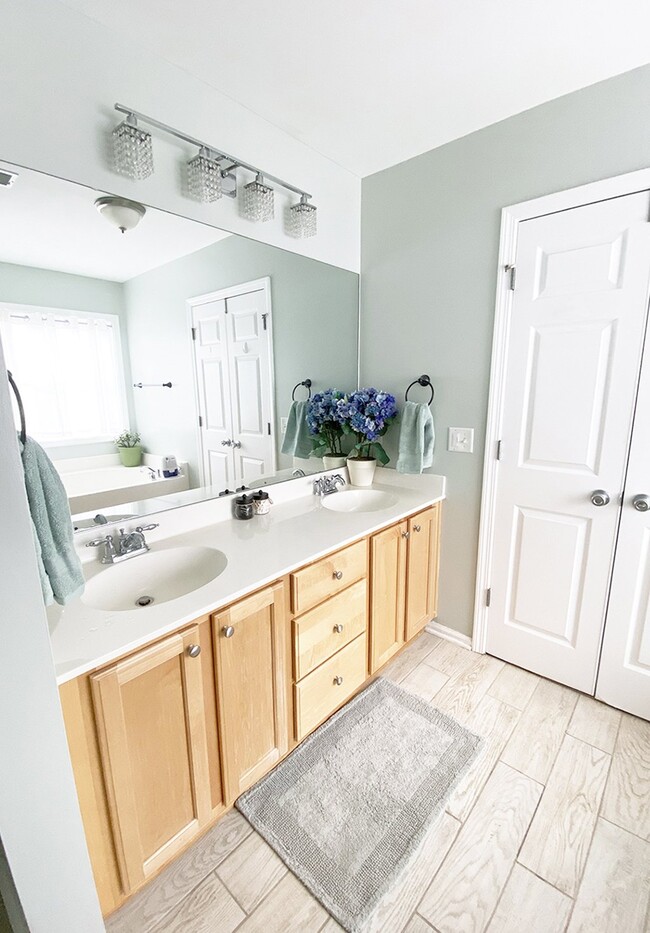 Building Photo - Charming, Spacious, Single Family Home in ...