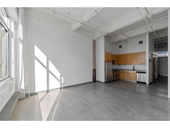 Building Photo - 700 N Washington Ave