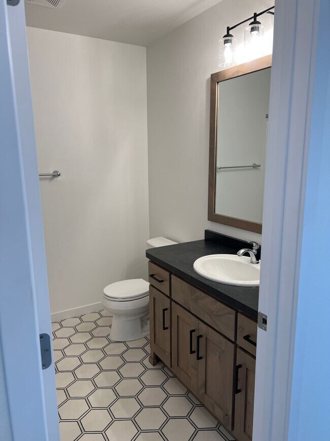 Building Photo - 4 Bed 3 Bath Single Family Home
