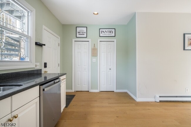 Building Photo - 30 Sussex Ave