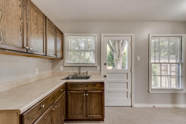 Building Photo - 11107 Stallcup Dr