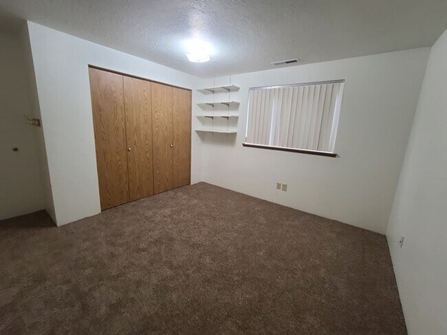 Building Photo - 3Bd/2Ba Single Story House - Available Soon!