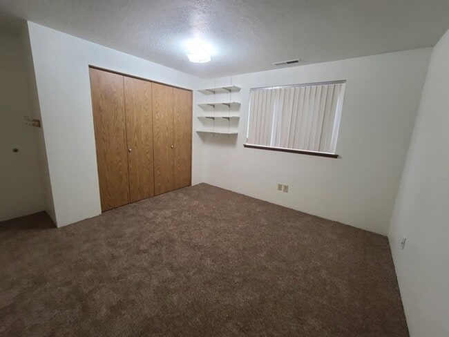 Building Photo - 3Bd/2Ba Single Story House - Available to ...