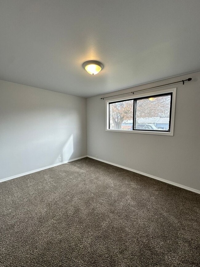 Building Photo - Fully Renovated 3 Bedroom Home