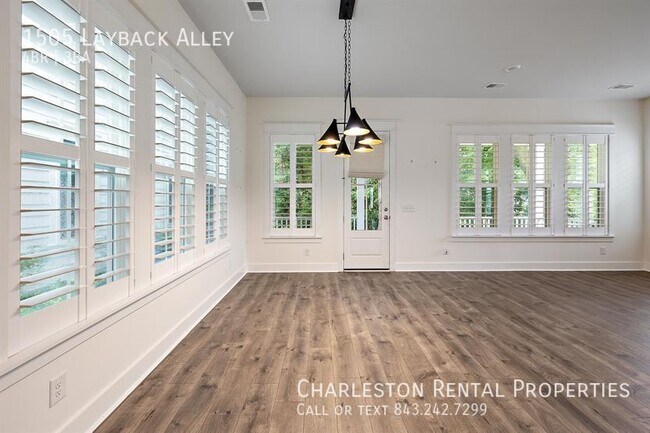 Building Photo - 1505 Layback Aly