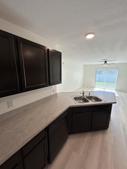 Kitchen - 120 NW 25th Ave