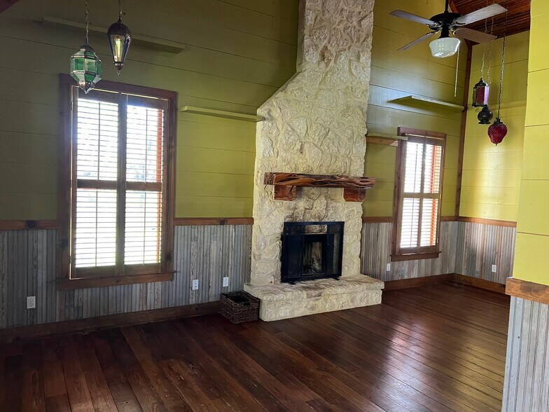 Building Photo - 813 W Bluebonnet Dr