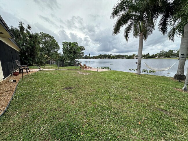 Building Photo - 6657 Paul Mar Dr