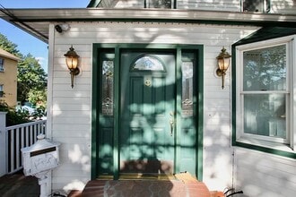 Building Photo - 1522 Dwight Pl
