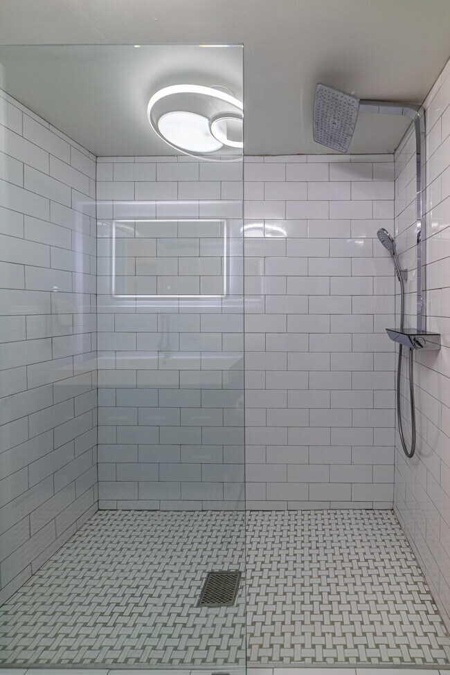 Building Photo - 2451 Presidential Way