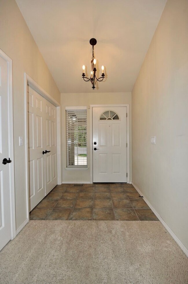 Building Photo - Best Hill Meadows Community- 3 bed 2 bath ...