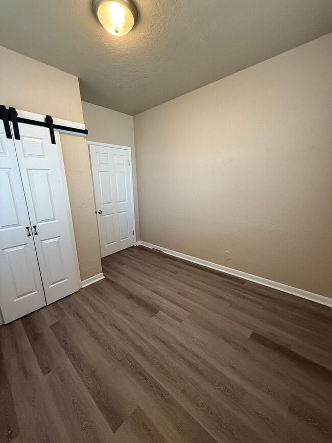 Building Photo - CUTE 3 BDRM 1 bath HOME with garage