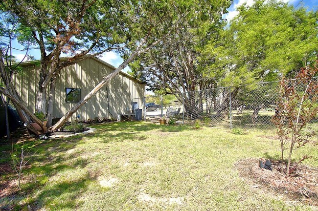 Building Photo - 110 Real Woods View E