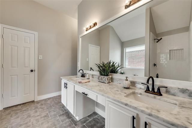 Building Photo - 1811 Creekpark Trail