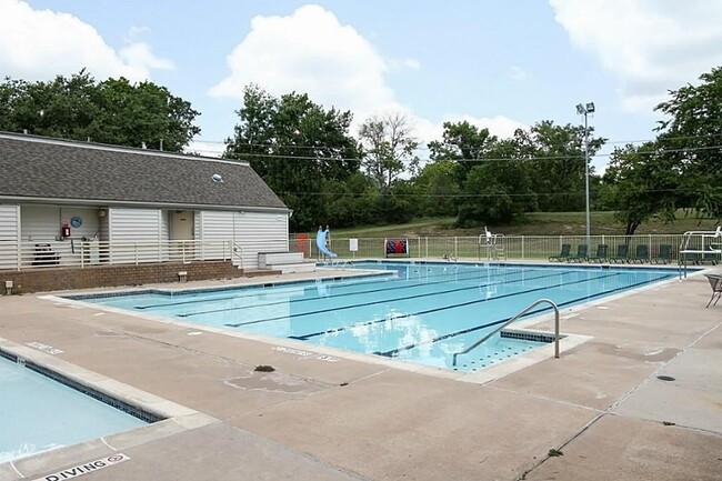 Building Photo - 14211 Woodville Gardens Dr