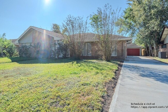 Building Photo - 4031 Leeshire Dr