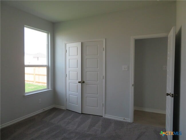 Building Photo - 352 Blacktail Dr