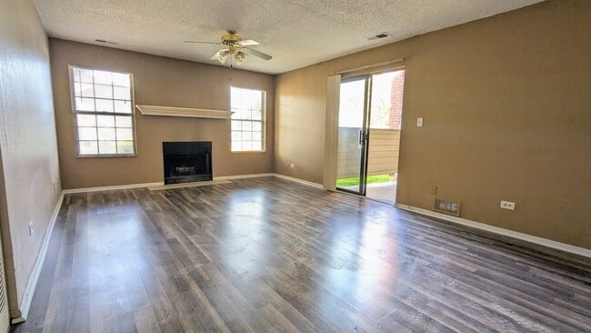 Building Photo - 2060 N Rand Rd