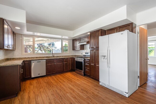 Building Photo - Gorgeous Audubon Park Home with Detached G...