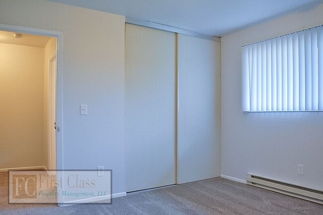 Building Photo - 2725 Maywood Dr