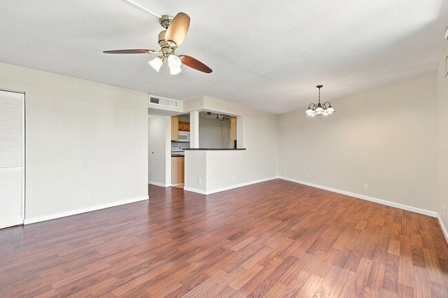 Building Photo - 1301 River Reach Dr