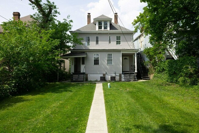 Building Photo - 135 E Norwich Ave