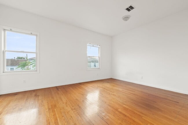 Building Photo - 261 Lexington Ave