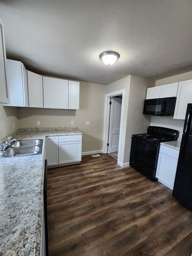Building Photo - 3 Bedroom 1 Bath Home
