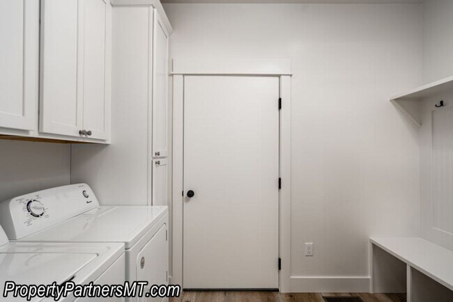 Building Photo - *** Recently built & Dog Friendly *** 3 Bed 2.5 Bath Townhouse