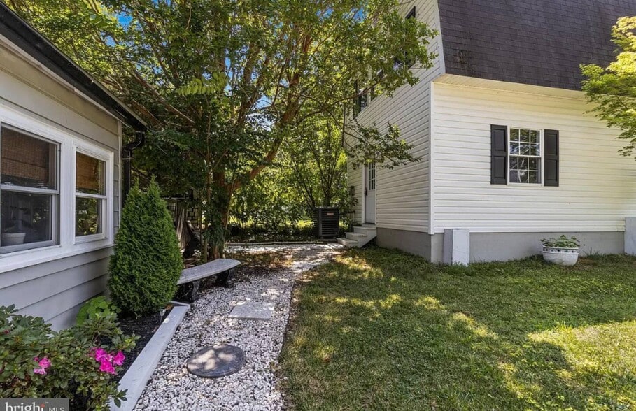 Building Photo - 37526 River Springs Rd
