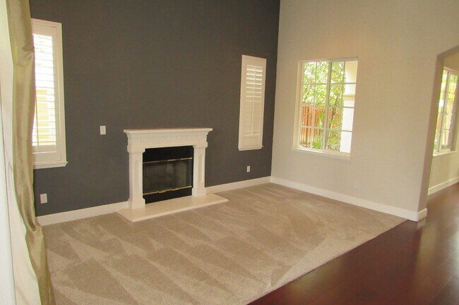 Building Photo - Gorgeous 5 Bed/4.5 Bath with Office in Perfect San Ramon Location