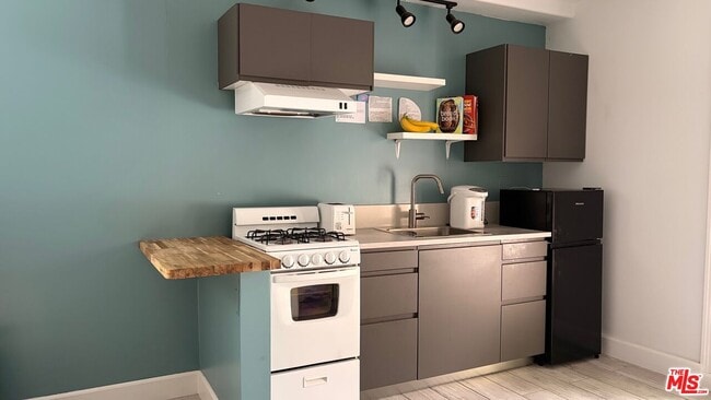 Building Photo - 3823 Broadlawn Dr