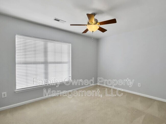 Building Photo - 100 Salem Creek Dr