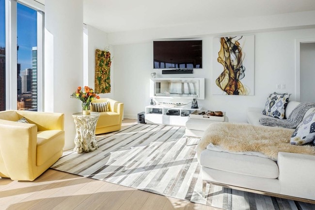 Building Photo - Stunning LUMINA Condo with Bay Views