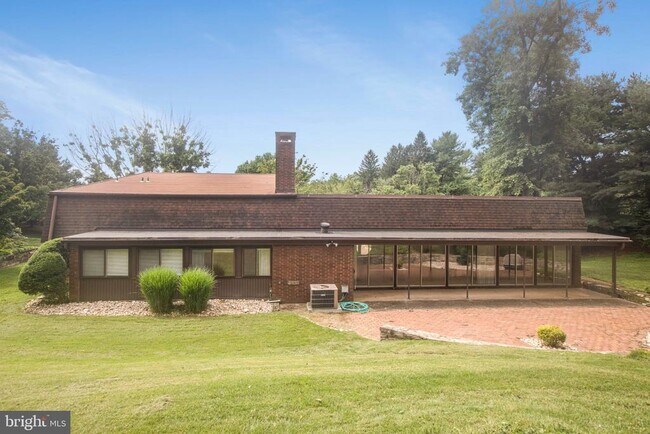 Building Photo - 3406 Woodvalley Dr