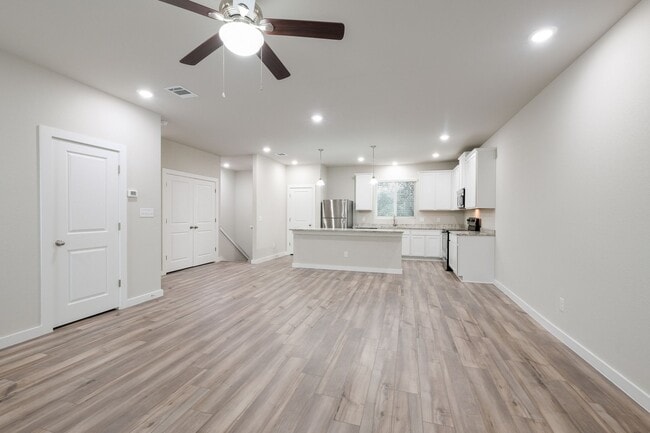 Building Photo - Luxurious 3/3.5 in The Preserve at the Dom...