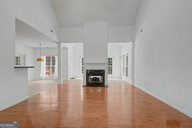 Building Photo - 255 Squire Ln