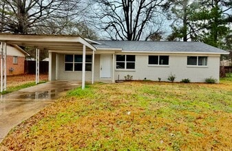 Building Photo - NOW AVAILABLE- 4/2 Completely Remodeled- Never Rented!